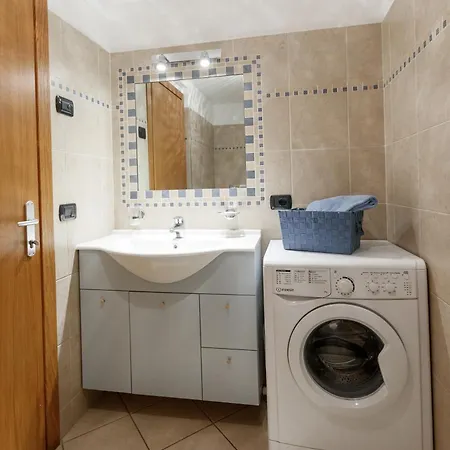 Apartman Elena & Milva *